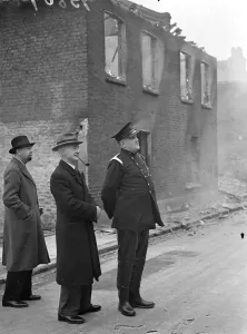 Royal houses burned down in Willesden in the presence of Mayor and Fire Brigade. Arrive houses