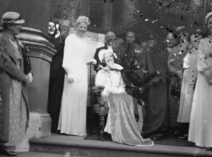 Royal Kiss For The Mayor. Croydons Carnival Queen Crowned. Miss Queanie Durham