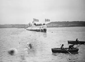 Warship Prints: Royal Navy submarine, HMS Parthian ( N75 ), was the lead boat of the six Royal