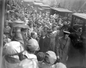Nineteen Tens Prints: Royal visit to Immingham Docks. Being cheered on leaving National Shell Factory