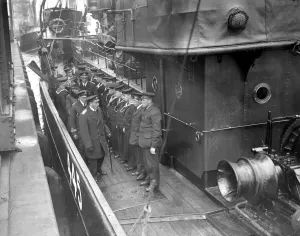 Nineteen Tens Prints: Royal visit to Immingham Docks. Their Majesties inspecting Mine Sweeping Trawler