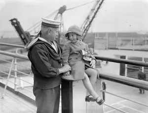 Seasoned Atlantic traveller at six. Girl leaves for America alone. Six-year-old