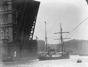 Shackleton - Rowett Expedition sails for the Antarctic. The Quest outward bound