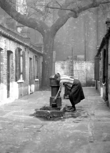 Shadwell Pump. 1933