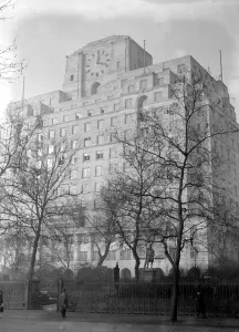 Shell-Mex House, London. 14 December 1932