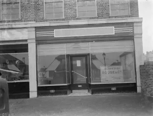 Store Prints: The empty shop window of Robins Stores at Grove Park. 1936