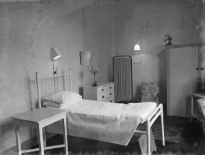 Health Care Prints: The Sidcup Cottage Hospital in Kent. A private ward. 1939