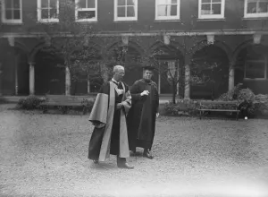 Sir Charles Scott Sherrington addresses Lady doctors at London ( Royal Free Hospital