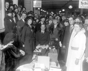 Ladies Prints: Sir Edward Carson sells war savings certificates at the Civil Service Stores. Lady Carson
