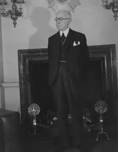 Office Prints: Sir Edward Wilshaw KCMC chairman. Photo shows: portrait of Sir Edward in his office