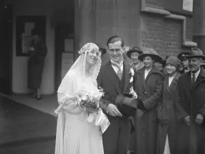 Sir John Simons daughter weds. Miss E Simon, elder daughter of Sir J Simon