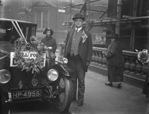 Sir Philip Dawson ( Unionist candidate for West Lewisham ) votes in Westminster division