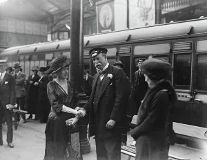 Ambassador Prints: Sir Thomas Lipton leaves Euston for America with Mrs Davies