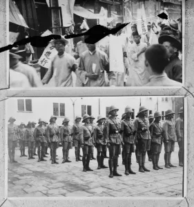 The situation in China. Members of the machine gun company of the British Volunteer