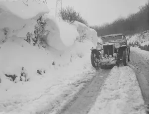 Cold Prints: Snow scenes ( car ) Eynsford. 1938