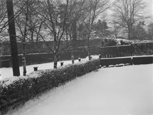 Snow scenes at nr 21 on Foots Cray Lane in Sidcup, Kent. 1938