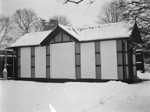 Snow scenes at nr 21 on Foots Cray Lane in Sidcup, Kent. 1938