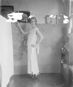 Society beautys new hobby Miss Paula Gellibrand 11 August 1922