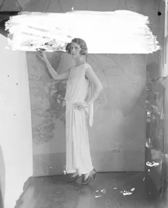 Society beautys new hobby Miss Paula Gellibrand 11 August 1922