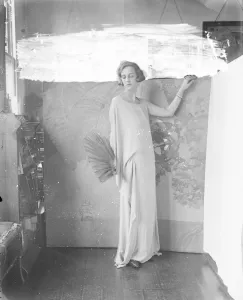 Society beautys new hobby Miss Paula Gellibrand 11 August 1922