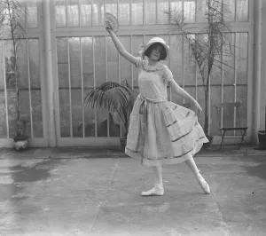 Society Childrens Garden Party Miss Marcella Duggan ( Greigs Spring Song ) 22