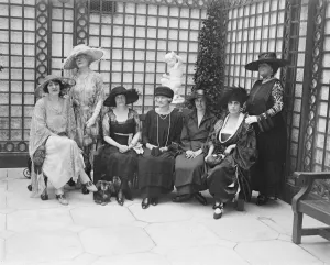 Framed Print : Society garden party at Lady Hultons residence. Left to right : Lady Hulton Framed Print : Society garden party at Lady Hultons residence. Left to right : Lady Hulton
