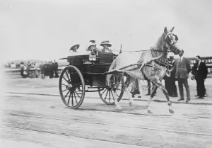 Spanish Royal Familys Summer Holiday Princess Beatrice and Princess Christina driving