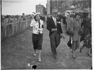 Spot at Epsom on ladies Day. Spots and flowers worn effectively by woman racegoer