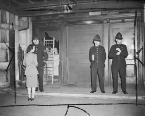 Living Conditions Prints: Squatters tonight invaded the empty Ivanhoe hotel in Gower Street, W1, where evacuees