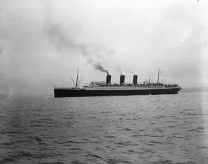 Funnels Prints: SS Paris, the French ocean liner. 9 April 1929