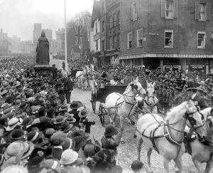 Nineteen Tens Prints: St Georges Day at Windsor. The Royal carriage driving through Windsor with the Queen