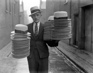 Straw and felt hat making at Messrs Olemeys, 43 York Street, Luton. 24 April 1934