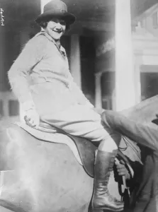 America Prints: In the sunshine, Girl brides ?250. 000 A new photograph of Miss Mathilde McCormick