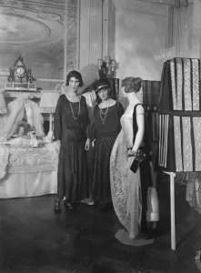 Three Prints: Supporting a Home Industry The Duchess of Portland and Lady Henry Rentinck Examining