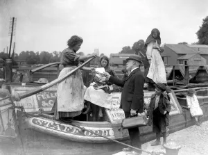 Baby Prints: Taking the census - with the bargees. 17 June 1921