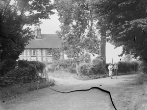 Natural Prints: Taking a walk down Farthing Street in Farnborough, Kent. This area is part of