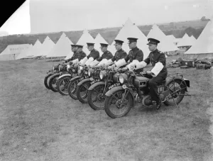 Conscription Prints: Territorial Army recruits at camp in Lympne, Kent. Mounted machines