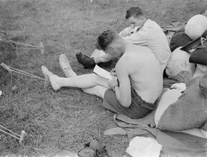 Conscription Prints: Territorials at camp at Lympne. A Territorial writing home. 1939