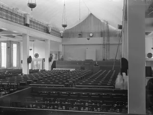Testing wireless apparatus for Kings speech at Economic Conference. There is
