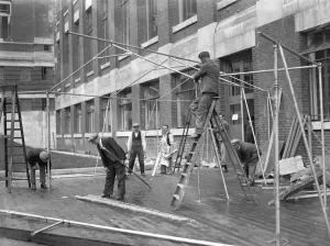 Workers Prints: Testing wireless apparatus for Kings speech at Economic Conference. There is