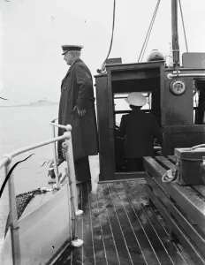 Ship Prints: Thames pilots at Gravesend, Kent, who help ships navigate through the congested