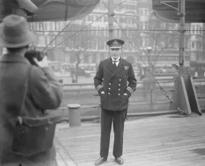 Thames thrill rescue. Lt Com Michell, of HMS President, lying off Thames Embankment