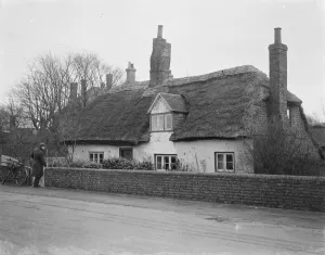 Bicycle Prints: A thatched cottage in Lydd, Kent. 1939