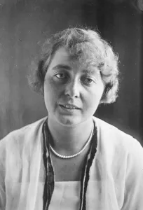 Thea Rasche. Woman aviator, portrait. 1927