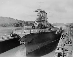 A tight squeeze. The USS Saratoga (CV-3) the US Navys largest ship