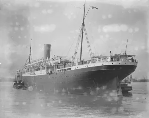Liner Prints: At Tilbury, Australia liner SS Euripides 28 March 1923