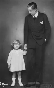 Tiny pianist plays Liszt and Chopin before King and Queen of Italy. Amadeo Seilern Tiny pianist plays Liszt and Chopin before King and Queen of Italy. Amadeo Seilern