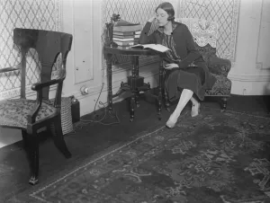 Titled leading Lady. Lady Grant ( Miss Margaret Cochran ), who is to play