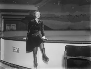 Titled skating instructress. Lady Joan Amherst photographed at Hammersmith Icedrome