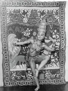 Her toes translate the religion of the Orient Princess Nyota Inyoka who is half Hindu